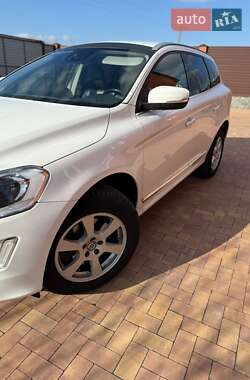 Внедорожник / Кроссовер Volvo XC60 2016 в Гайсине