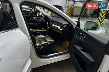 Внедорожник / Кроссовер Volvo XC60 2022 в 