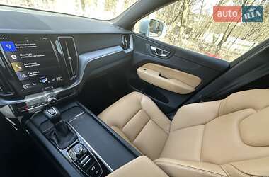 Внедорожник / Кроссовер Volvo XC60 2020 в 