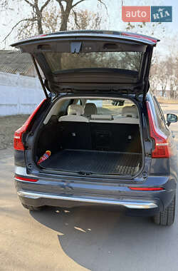 Позашляховик / Кросовер Volvo XC60 2023 в 