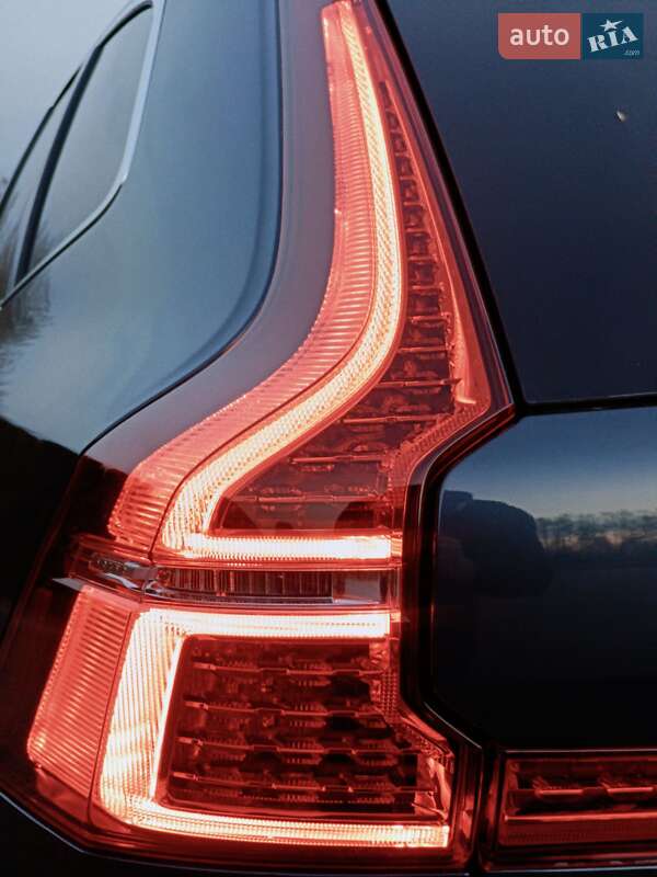 Внедорожник / Кроссовер Volvo XC60 2021 в Киеве