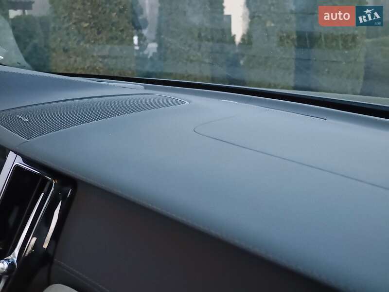 Внедорожник / Кроссовер Volvo XC60 2021 в Киеве