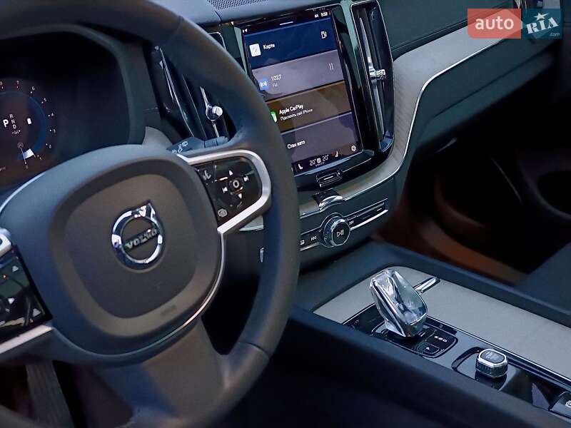 Внедорожник / Кроссовер Volvo XC60 2021 в Киеве