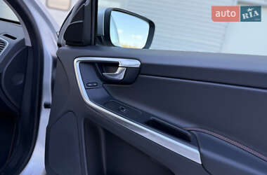 Внедорожник / Кроссовер Volvo XC60 2017 в 
