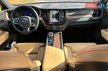 Внедорожник / Кроссовер Volvo XC60 2023 в 