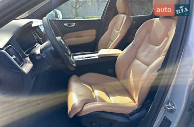 Внедорожник / Кроссовер Volvo XC60 2023 в 