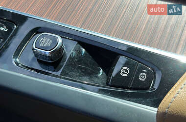 Внедорожник / Кроссовер Volvo XC60 2023 в 