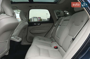 Позашляховик / Кросовер Volvo XC60 2019 в 