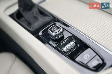 Позашляховик / Кросовер Volvo XC60 2019 в 