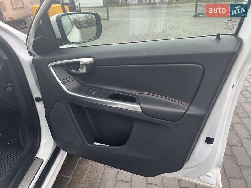 Позашляховик / Кросовер Volvo XC60 2015 в Києві