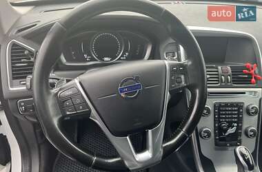 Внедорожник / Кроссовер Volvo XC60 2015 в 