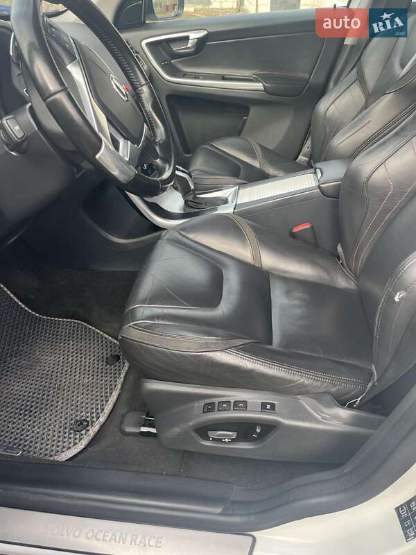 Позашляховик / Кросовер Volvo XC60 2015 в Києві