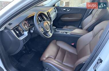 Внедорожник / Кроссовер Volvo XC60 2019 в 