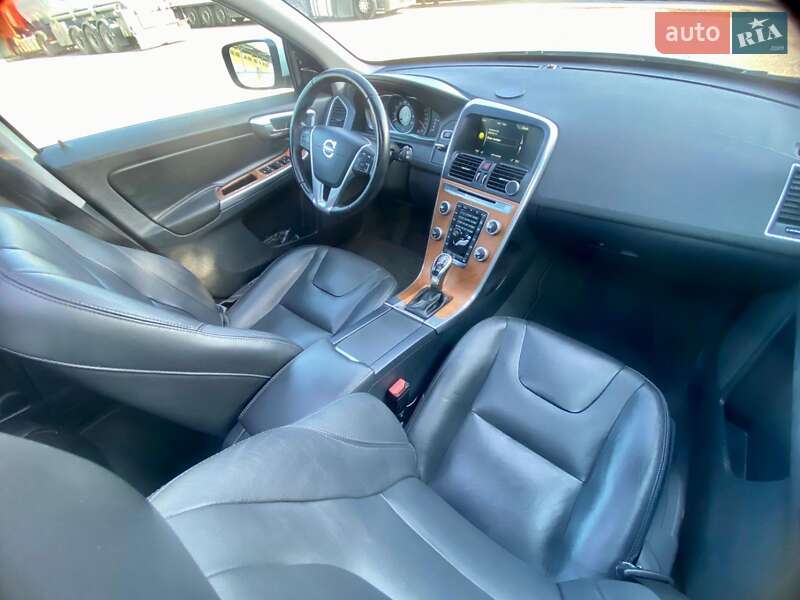 Внедорожник / Кроссовер Volvo XC60 2016 в Ужгороде