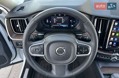 Внедорожник / Кроссовер Volvo XC60 2022 в 