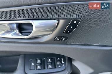 Внедорожник / Кроссовер Volvo XC60 2022 в 
