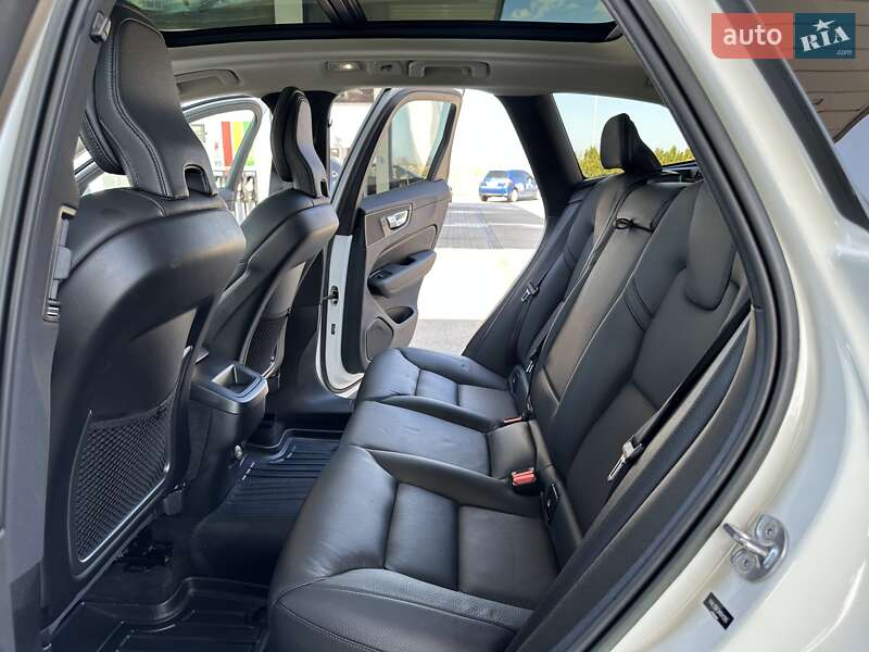 Позашляховик / Кросовер Volvo XC60 2022 в Дніпрі