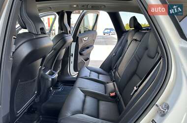 Внедорожник / Кроссовер Volvo XC60 2022 в 