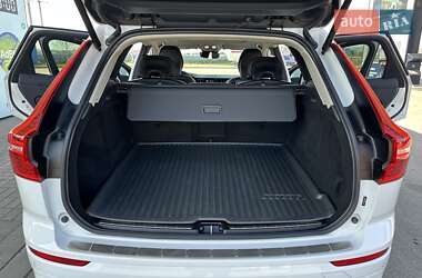 Внедорожник / Кроссовер Volvo XC60 2022 в 
