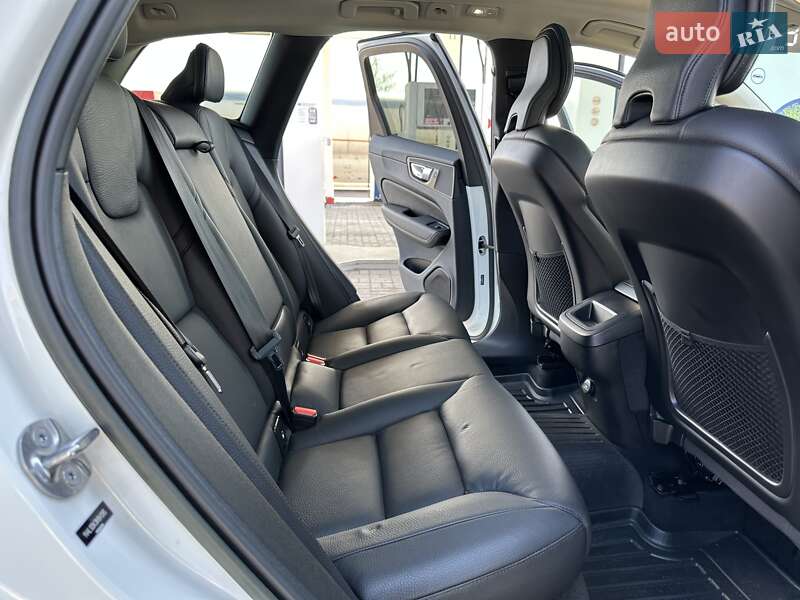 Позашляховик / Кросовер Volvo XC60 2022 в Дніпрі