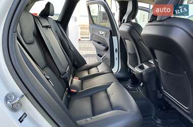 Внедорожник / Кроссовер Volvo XC60 2022 в 
