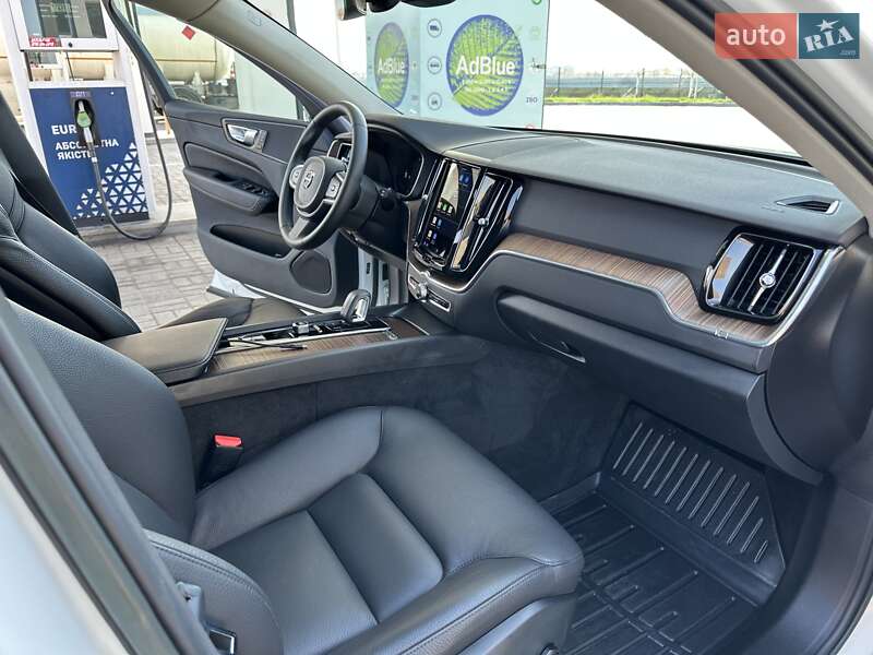 Позашляховик / Кросовер Volvo XC60 2022 в Дніпрі