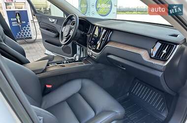 Внедорожник / Кроссовер Volvo XC60 2022 в 