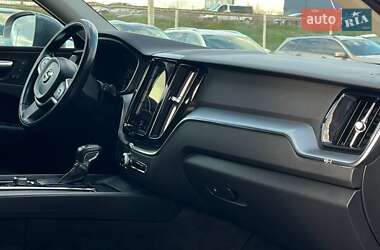 Внедорожник / Кроссовер Volvo XC60 2017 в 