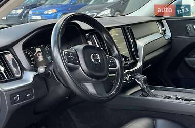 Внедорожник / Кроссовер Volvo XC60 2017 в 