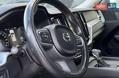 Внедорожник / Кроссовер Volvo XC60 2017 в 