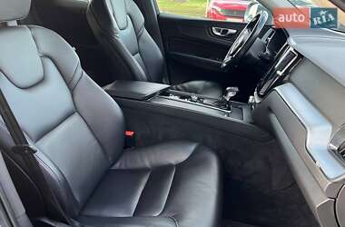 Внедорожник / Кроссовер Volvo XC60 2017 в 