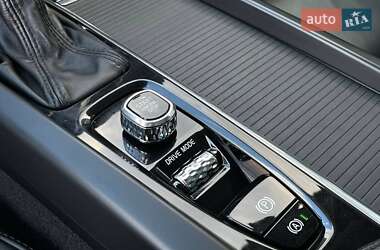Внедорожник / Кроссовер Volvo XC60 2017 в 