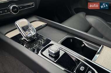 Внедорожник / Кроссовер Volvo XC60 2021 в 