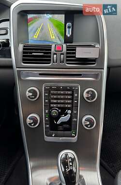 Внедорожник / Кроссовер Volvo XC60 2015 в 