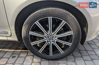 Внедорожник / Кроссовер Volvo XC60 2017 в 