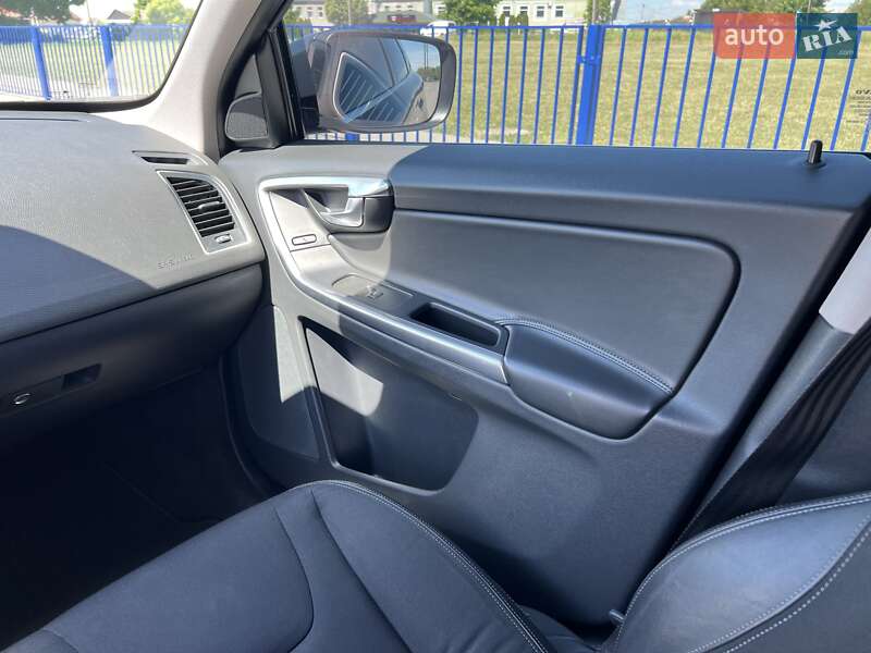 Внедорожник / Кроссовер Volvo XC60 2016 в Нововолынске