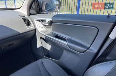 Внедорожник / Кроссовер Volvo XC60 2016 в 