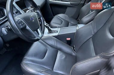 Внедорожник / Кроссовер Volvo XC60 2017 в 