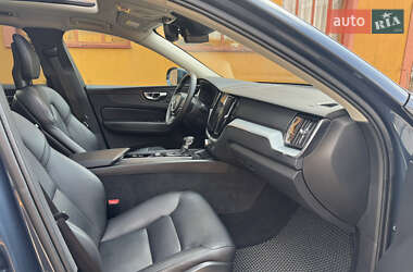 Внедорожник / Кроссовер Volvo XC60 2017 в 