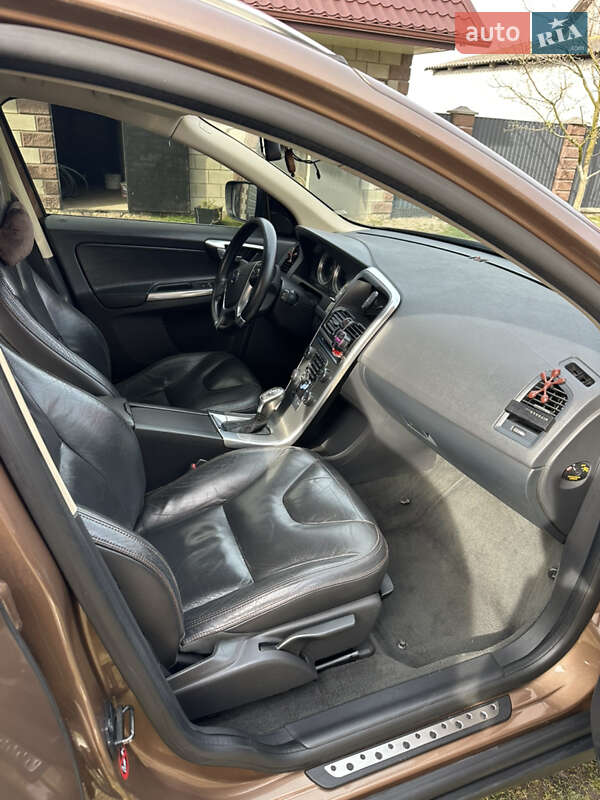 Внедорожник / Кроссовер Volvo XC60 2013 в Ровно