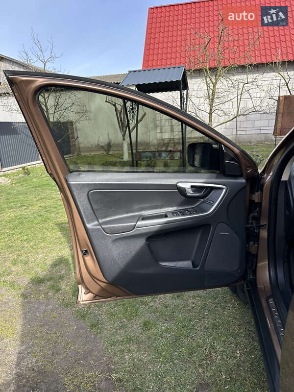 Внедорожник / Кроссовер Volvo XC60 2013 в Ровно