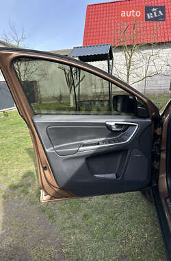 Внедорожник / Кроссовер Volvo XC60 2013 в 