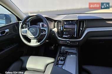 Внедорожник / Кроссовер Volvo XC60 2022 в 