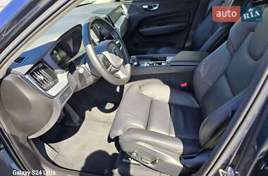 Внедорожник / Кроссовер Volvo XC60 2022 в 