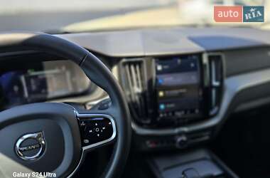 Внедорожник / Кроссовер Volvo XC60 2022 в 