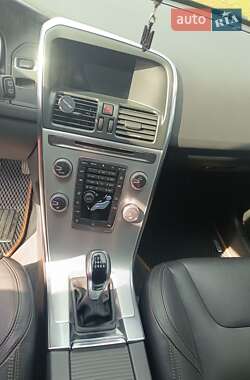 Внедорожник / Кроссовер Volvo XC60 2017 в 