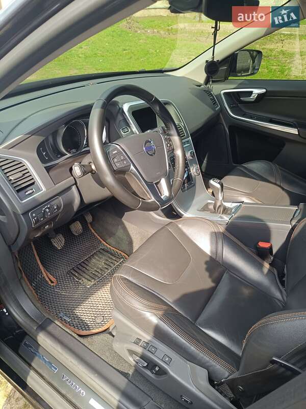 Внедорожник / Кроссовер Volvo XC60 2017 в Днепре