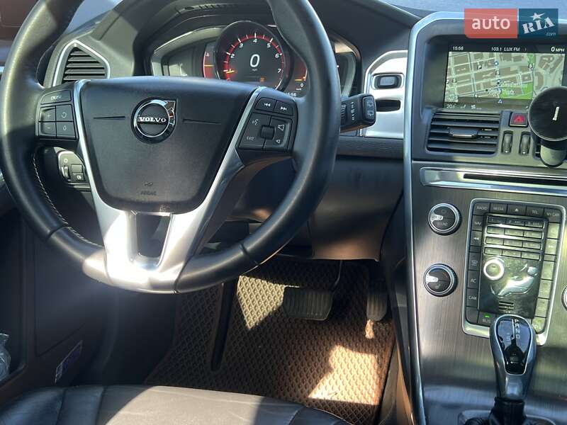 Позашляховик / Кросовер Volvo XC60 2015 в Києві