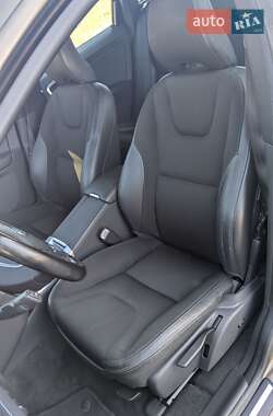 Внедорожник / Кроссовер Volvo XC60 2015 в 