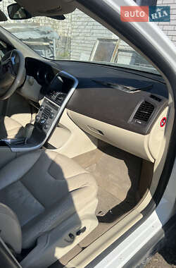 Внедорожник / Кроссовер Volvo XC60 2010 в 